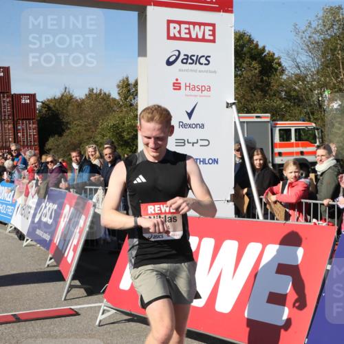 03.10.2025 - Köhlbrandbrückenlauf Jannik Wohlers http://msf.ph/oto/9125679 03.10.2025 12:46:08 Ziel 4004 meine-sportfotos.de