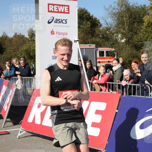 03.10.2025 - Köhlbrandbrückenlauf Jannik Wohlers http://msf.ph/oto/9125682 03.10.2025 12:46:08 Ziel 4004 meine-sportfotos.de