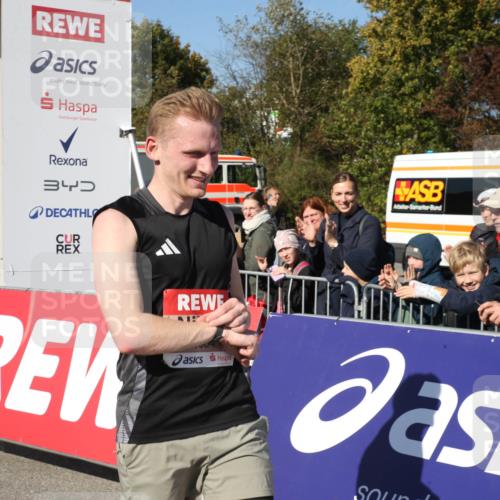 03.10.2025 - Köhlbrandbrückenlauf Jannik Wohlers http://msf.ph/oto/9125686 03.10.2025 12:46:09 Ziel 4004 meine-sportfotos.de