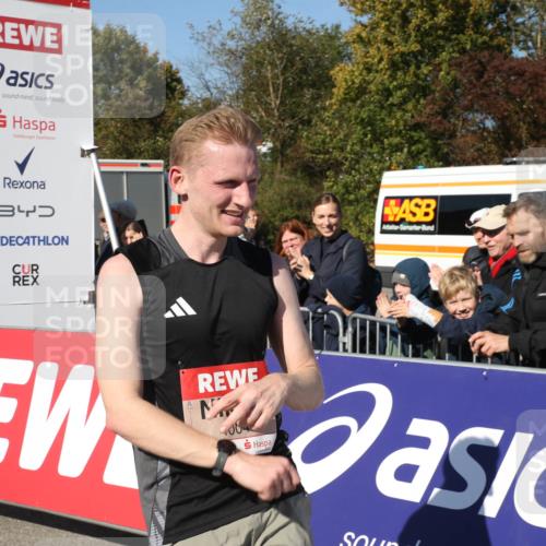 03.10.2025 - Köhlbrandbrückenlauf Jannik Wohlers http://msf.ph/oto/9125688 03.10.2025 12:46:09 Ziel 4004 meine-sportfotos.de