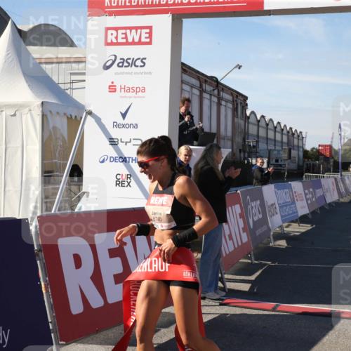 03.10.2025 - Köhlbrandbrückenlauf Jannik Wohlers http://msf.ph/oto/9125692 03.10.2025 12:46:52 Ziel 4027, 6483, 6516, 6740 meine-sportfotos.de
