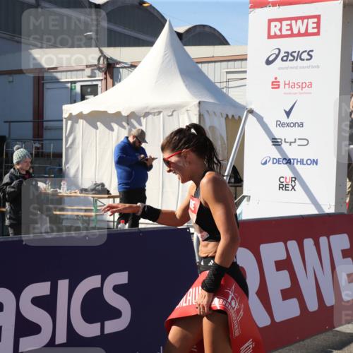 03.10.2025 - Köhlbrandbrückenlauf Jannik Wohlers http://msf.ph/oto/9125703 03.10.2025 12:46:52 Ziel 4027, 6483, 6516, 6740 meine-sportfotos.de
