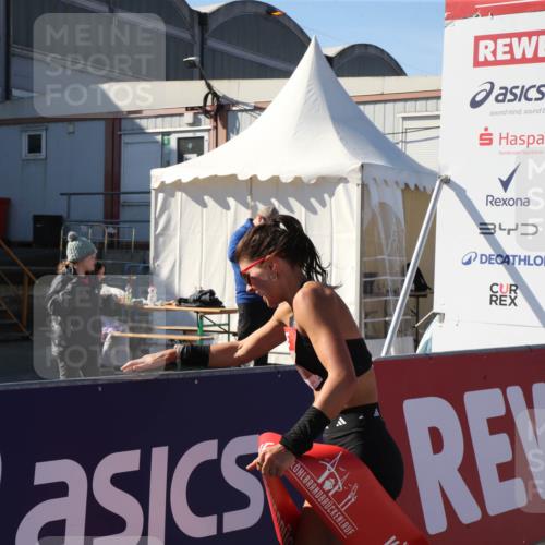 03.10.2025 - Köhlbrandbrückenlauf Jannik Wohlers http://msf.ph/oto/9125707 03.10.2025 12:46:53 Ziel 4027, 6483, 6516, 6740 meine-sportfotos.de