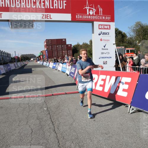 03.10.2025 - Köhlbrandbrückenlauf Jannik Wohlers http://msf.ph/oto/9125716 03.10.2025 12:47:32 Ziel 6638 meine-sportfotos.de