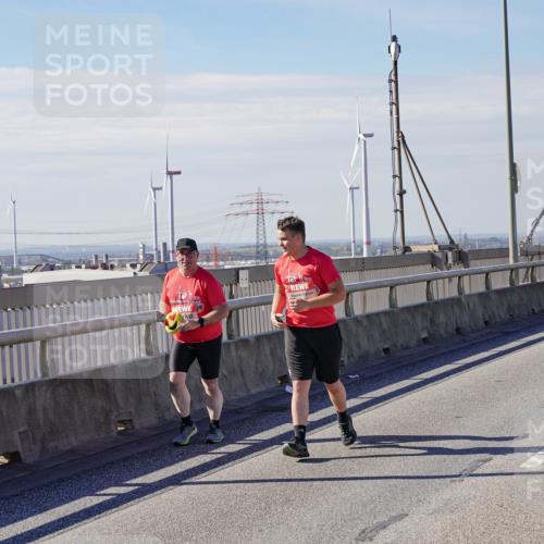 03.10.2025 - Köhlbrandbrückenlauf Michael Burmester http://msf.ph/oto/9125722 03.10.2025 13:10:06 Position 2 2004 meine-sportfotos.de