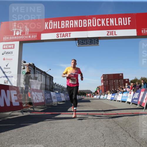 03.10.2025 - Köhlbrandbrückenlauf Jannik Wohlers http://msf.ph/oto/9125741 03.10.2025 12:49:36 Ziel 6482 meine-sportfotos.de