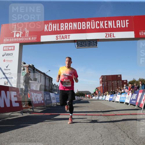 03.10.2025 - Köhlbrandbrückenlauf Jannik Wohlers http://msf.ph/oto/9125745 03.10.2025 12:49:36 Ziel 6482 meine-sportfotos.de