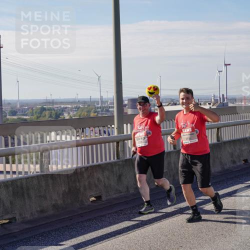 03.10.2025 - Köhlbrandbrückenlauf Michael Burmester http://msf.ph/oto/9125746 03.10.2025 13:10:07 Position 2 5736, 5735 meine-sportfotos.de