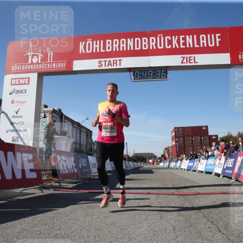 03.10.2025 - Köhlbrandbrückenlauf Jannik Wohlers http://msf.ph/oto/9125747 03.10.2025 12:49:36 Ziel 6482 meine-sportfotos.de
