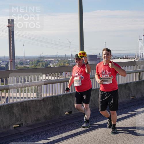 03.10.2025 - Köhlbrandbrückenlauf Michael Burmester http://msf.ph/oto/9125751 03.10.2025 13:10:08 Position 2 5736, 5735 meine-sportfotos.de