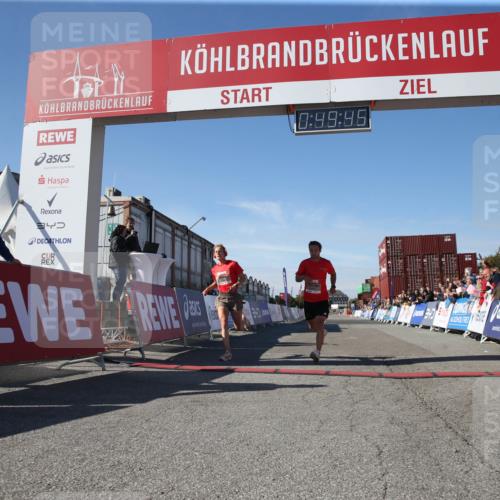 03.10.2025 - Köhlbrandbrückenlauf Jannik Wohlers http://msf.ph/oto/9125755 03.10.2025 12:49:45 Ziel 5687, 5688, 6253, 6482 meine-sportfotos.de