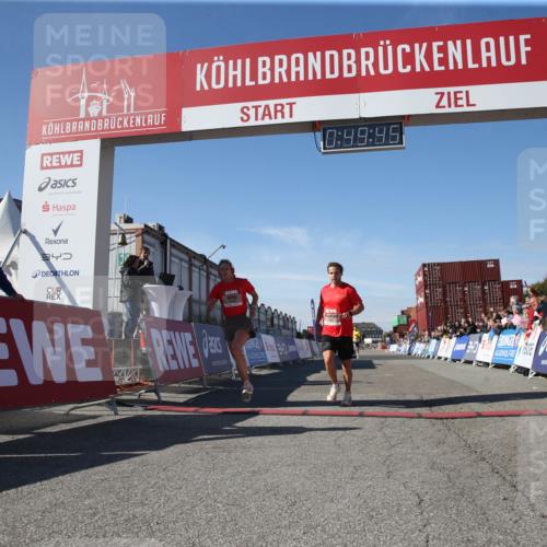 03.10.2025 - Köhlbrandbrückenlauf Jannik Wohlers http://msf.ph/oto/9125759 03.10.2025 12:49:45 Ziel 5687, 5688, 6253, 6482 meine-sportfotos.de