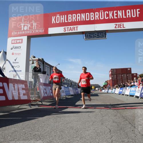 03.10.2025 - Köhlbrandbrückenlauf Jannik Wohlers http://msf.ph/oto/9125762 03.10.2025 12:49:46 Ziel 5687, 5688, 6253 meine-sportfotos.de