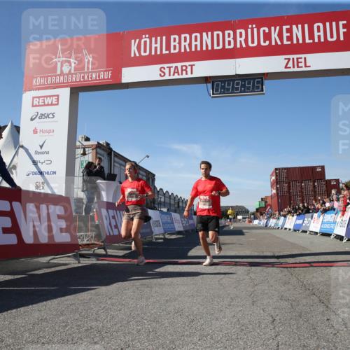 03.10.2025 - Köhlbrandbrückenlauf Jannik Wohlers http://msf.ph/oto/9125763 03.10.2025 12:49:46 Ziel 5687, 5688, 6253 meine-sportfotos.de