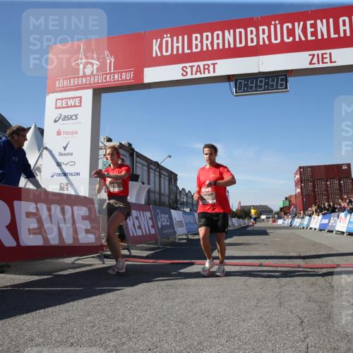 03.10.2025 - Köhlbrandbrückenlauf Jannik Wohlers http://msf.ph/oto/9125771 03.10.2025 12:49:46 Ziel 5687, 5688, 6253 meine-sportfotos.de