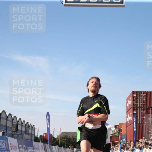 03.10.2025 - Köhlbrandbrückenlauf Jannik Wohlers http://msf.ph/oto/9125777 03.10.2025 12:50:07 Ziel 4035, 6086 meine-sportfotos.de