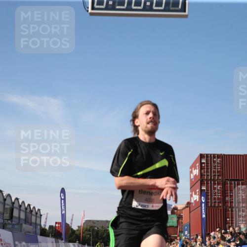 03.10.2025 - Köhlbrandbrückenlauf Jannik Wohlers http://msf.ph/oto/9125781 03.10.2025 12:50:07 Ziel 4035, 6086 meine-sportfotos.de