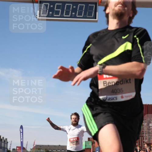 03.10.2025 - Köhlbrandbrückenlauf Jannik Wohlers http://msf.ph/oto/9125787 03.10.2025 12:50:07 Ziel 4035, 6086 meine-sportfotos.de