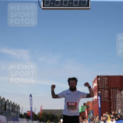03.10.2025 - Köhlbrandbrückenlauf Jannik Wohlers http://msf.ph/oto/9125794 03.10.2025 12:50:08 Ziel 4035, 6086 meine-sportfotos.de