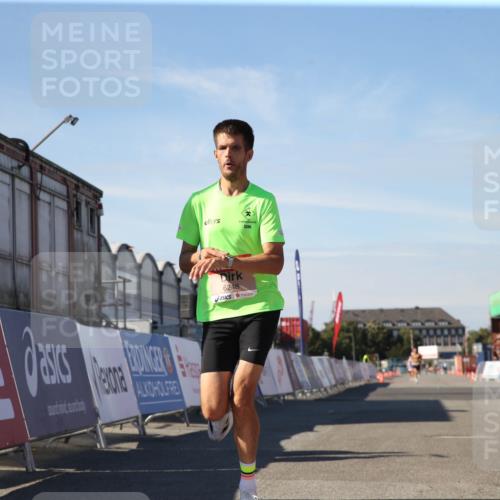 03.10.2025 - Köhlbrandbrückenlauf Jannik Wohlers http://msf.ph/oto/9125818 03.10.2025 12:50:39 Ziel 6248 meine-sportfotos.de