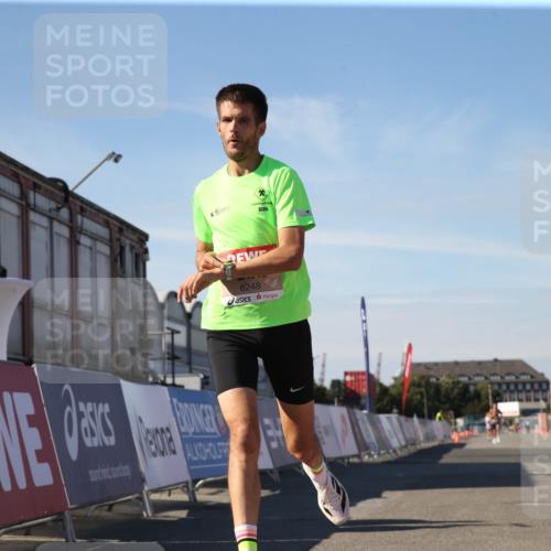 03.10.2025 - Köhlbrandbrückenlauf Jannik Wohlers http://msf.ph/oto/9125820 03.10.2025 12:50:39 Ziel 6248 meine-sportfotos.de