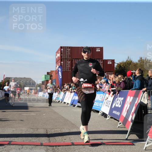 03.10.2025 - Köhlbrandbrückenlauf Jannik Wohlers http://msf.ph/oto/9125855 03.10.2025 12:57:31 Ziel 4105, 4150, 4186, 4518, 6015, 6020, 6122, 6767 meine-sportfotos.de