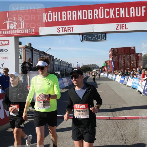03.10.2025 - Köhlbrandbrückenlauf Jannik Wohlers http://msf.ph/oto/9125894 03.10.2025 12:58:00 Ziel 4046, 4102, 4654, 5669, 5961, 6518, 6519, 6520, 6715 meine-sportfotos.de