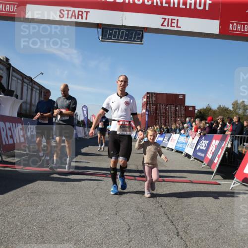 03.10.2025 - Köhlbrandbrückenlauf Jannik Wohlers http://msf.ph/oto/9125940 03.10.2025 13:00:12 Ziel 4020, 4192, 4250, 4261, 4319, 6097, 6203, 6368, 6760, 6798 meine-sportfotos.de