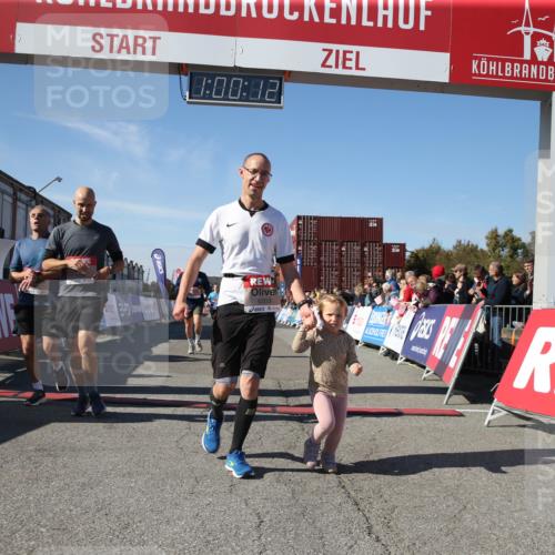 03.10.2025 - Köhlbrandbrückenlauf Jannik Wohlers http://msf.ph/oto/9125946 03.10.2025 13:00:13 Ziel 4020, 4192, 4250, 4261, 4319, 6097, 6203, 6236, 6368, 6760, 6798 meine-sportfotos.de