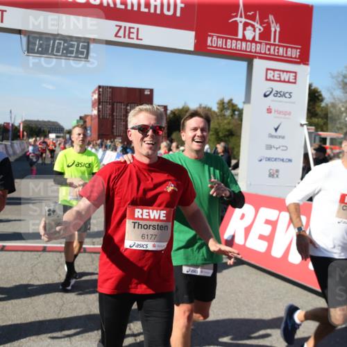 03.10.2025 - Köhlbrandbrückenlauf Jannik Wohlers http://msf.ph/oto/9126022 03.10.2025 13:10:35 Ziel 4386, 4429, 4514, 4710, 4711, 4774, 5229, 5383, 5410, 5689, 5738, 5889, 6024, 6177, 6269, 6273, 6294, 6779, 6781, 6782 meine-sportfotos.de
