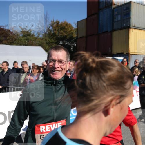 03.10.2025 - Köhlbrandbrückenlauf Jannik Wohlers http://msf.ph/oto/9126125 03.10.2025 13:20:17 Ziel 4397, 4402, 4565, 4571, 4779, 4994, 5144, 5160, 5456, 5481, 5672, 5683, 5850, 6035, 6136, 6589 meine-sportfotos.de