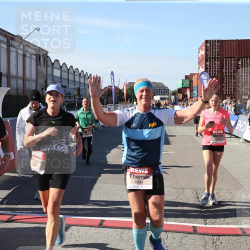 03.10.2025 - Köhlbrandbrückenlauf Jannik Wohlers http://msf.ph/oto/9126271 03.10.2025 13:21:48 Ziel 4064, 4067, 4139, 4519, 4843, 4913, 4979, 5329, 5345, 5894, 5895, 5901, 5981, 6532, 6662 meine-sportfotos.de