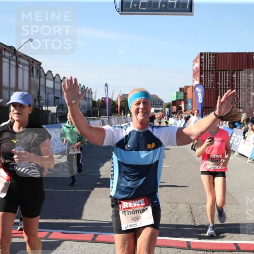03.10.2025 - Köhlbrandbrückenlauf Jannik Wohlers http://msf.ph/oto/9126278 03.10.2025 13:21:48 Ziel 4064, 4067, 4139, 4519, 4843, 4913, 4979, 5329, 5345, 5894, 5895, 5901, 5981, 6532, 6662 meine-sportfotos.de