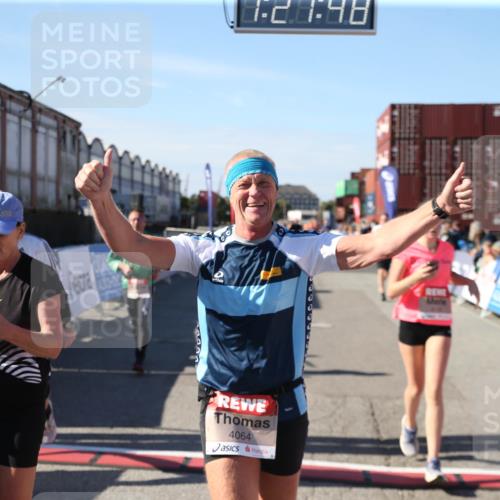 03.10.2025 - Köhlbrandbrückenlauf Jannik Wohlers http://msf.ph/oto/9126283 03.10.2025 13:21:48 Ziel 4064, 4067, 4139, 4519, 4843, 4913, 4979, 5329, 5345, 5894, 5895, 5901, 5981, 6532, 6662 meine-sportfotos.de