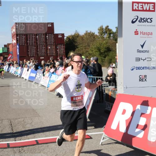 03.10.2025 - Köhlbrandbrückenlauf Jannik Wohlers http://msf.ph/oto/9126299 03.10.2025 13:21:53 Ziel 4064, 4067, 4139, 4843, 5329, 5345, 5901, 5981, 6005, 6532, 6662, 6684, 6687 meine-sportfotos.de