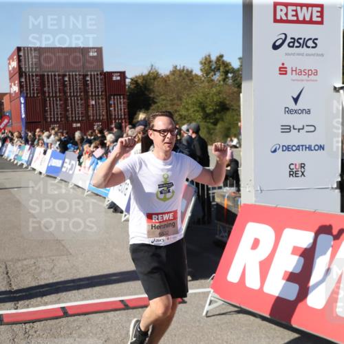 03.10.2025 - Köhlbrandbrückenlauf Jannik Wohlers http://msf.ph/oto/9126301 03.10.2025 13:21:53 Ziel 4064, 4067, 4139, 4843, 5329, 5345, 5901, 5981, 6005, 6532, 6662, 6684, 6687 meine-sportfotos.de