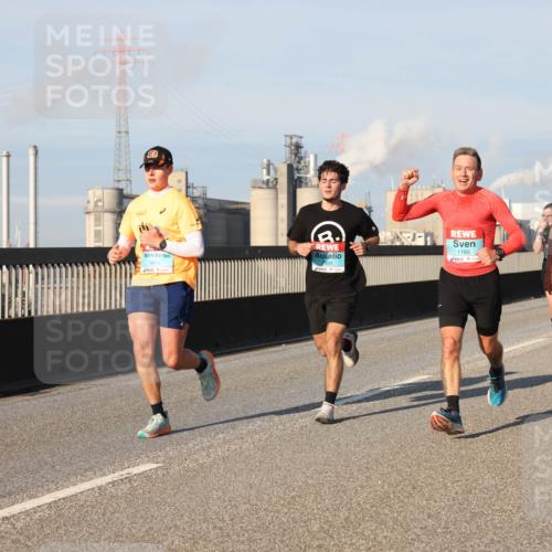 03.10.2025 - Köhlbrandbrückenlauf Lena Gebhardt http://msf.ph/oto/9126314 03.10.2025 09:46:16 Position 2 1165, 1474, 2901, 1273 meine-sportfotos.de