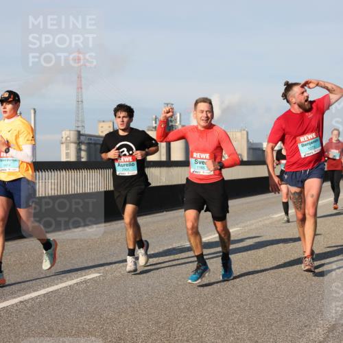 03.10.2025 - Köhlbrandbrückenlauf Lena Gebhardt http://msf.ph/oto/9126325 03.10.2025 09:46:17 Position 2 1474, 2901, 1165, 1273 meine-sportfotos.de