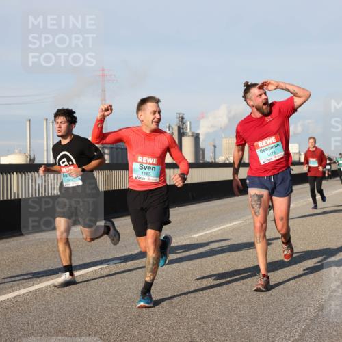 03.10.2025 - Köhlbrandbrückenlauf Lena Gebhardt http://msf.ph/oto/9126329 03.10.2025 09:46:17 Position 2 1474, 2901, 1165, 1273 meine-sportfotos.de