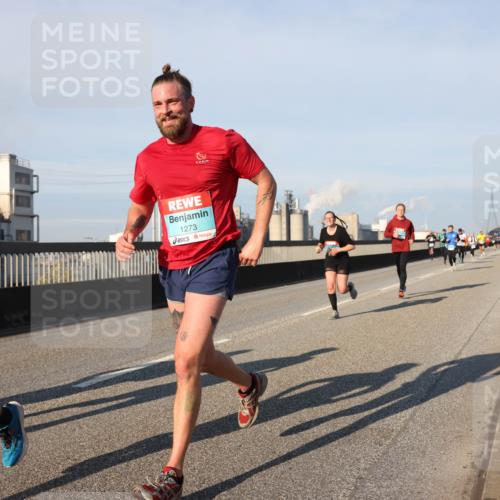 03.10.2025 - Köhlbrandbrückenlauf Lena Gebhardt http://msf.ph/oto/9126353 03.10.2025 09:46:18 Position 2 6, 1273 meine-sportfotos.de