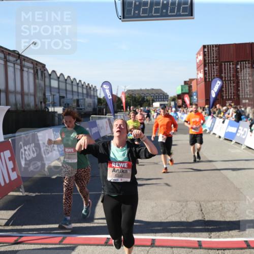 03.10.2025 - Köhlbrandbrückenlauf Jannik Wohlers http://msf.ph/oto/9126356 03.10.2025 13:22:02 Ziel 4291, 5180, 5776, 6005, 6237, 6332, 6684, 6687, 6729 meine-sportfotos.de
