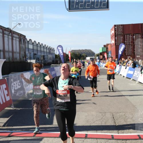 03.10.2025 - Köhlbrandbrückenlauf Jannik Wohlers http://msf.ph/oto/9126359 03.10.2025 13:22:02 Ziel 4291, 5180, 5776, 6005, 6237, 6332, 6684, 6687, 6729 meine-sportfotos.de