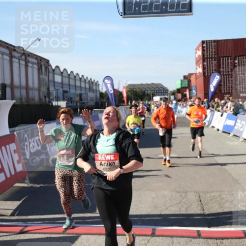 03.10.2025 - Köhlbrandbrückenlauf Jannik Wohlers http://msf.ph/oto/9126360 03.10.2025 13:22:02 Ziel 4291, 5180, 5776, 6005, 6237, 6332, 6684, 6687, 6729 meine-sportfotos.de