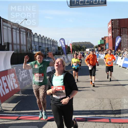 03.10.2025 - Köhlbrandbrückenlauf Jannik Wohlers http://msf.ph/oto/9126363 03.10.2025 13:22:02 Ziel 4291, 5180, 5776, 6005, 6237, 6332, 6684, 6687, 6729 meine-sportfotos.de