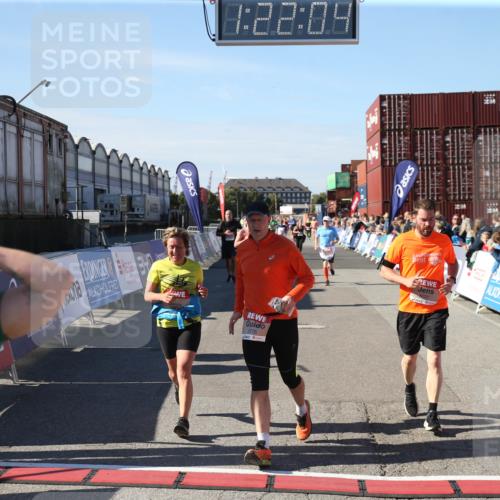 03.10.2025 - Köhlbrandbrückenlauf Jannik Wohlers http://msf.ph/oto/9126374 03.10.2025 13:22:04 Ziel 4291, 4934, 5180, 5776, 6005, 6173, 6237, 6332, 6416, 6684, 6687, 6729 meine-sportfotos.de