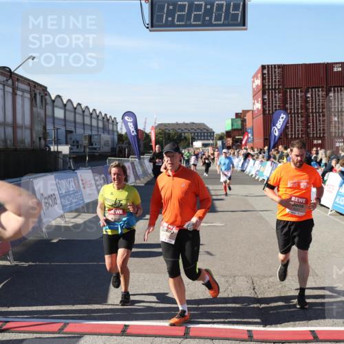 03.10.2025 - Köhlbrandbrückenlauf Jannik Wohlers http://msf.ph/oto/9126377 03.10.2025 13:22:04 Ziel 4291, 4934, 5180, 5776, 6005, 6173, 6237, 6332, 6416, 6684, 6687, 6729 meine-sportfotos.de
