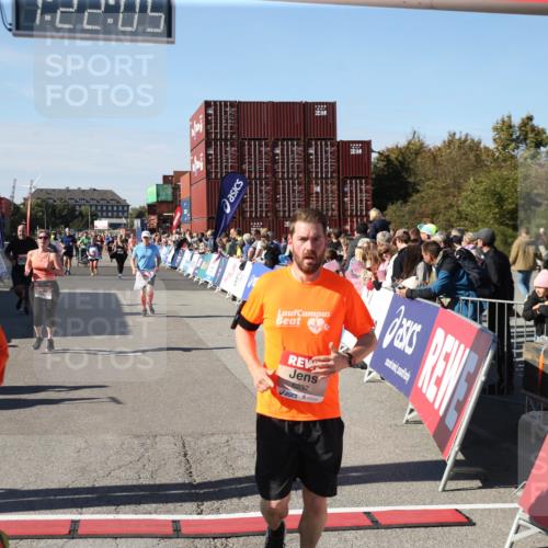 03.10.2025 - Köhlbrandbrückenlauf Jannik Wohlers http://msf.ph/oto/9126384 03.10.2025 13:22:05 Ziel 4291, 4934, 5180, 5776, 6005, 6173, 6237, 6332, 6416, 6684, 6687, 6729 meine-sportfotos.de