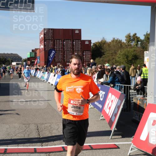 03.10.2025 - Köhlbrandbrückenlauf Jannik Wohlers http://msf.ph/oto/9126389 03.10.2025 13:22:05 Ziel 4291, 4934, 5180, 5776, 6005, 6173, 6237, 6332, 6416, 6684, 6687, 6729 meine-sportfotos.de