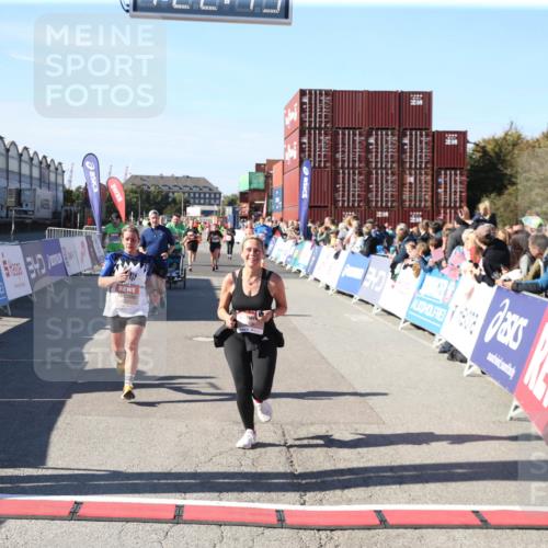 03.10.2025 - Köhlbrandbrückenlauf Jannik Wohlers http://msf.ph/oto/9126391 03.10.2025 13:22:13 Ziel 4239, 4706, 4934, 5072, 5180, 5235, 5720, 5776, 6173, 6237, 6416, 6531, 6729 meine-sportfotos.de
