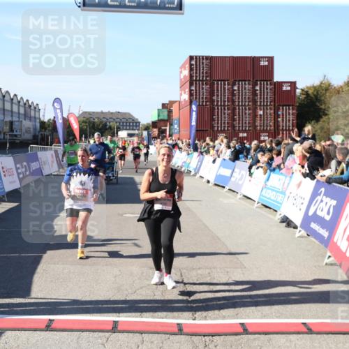 03.10.2025 - Köhlbrandbrückenlauf Jannik Wohlers http://msf.ph/oto/9126394 03.10.2025 13:22:14 Ziel 4239, 4706, 4934, 5072, 5180, 5235, 5400, 5401, 5720, 6173, 6237, 6416, 6531, 6729 meine-sportfotos.de